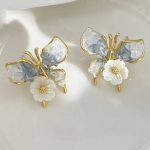 Elegant Floral & Pearl Earring Set - Image 3