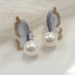 Elegant Floral & Pearl Earring Set - Image 2